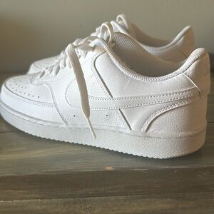 Nike vision Low next nature women’s shoes size 10. Like new/light wear. White